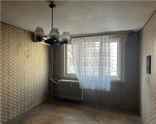 Apartament 3 camere Titan , decomandat, etajul 3/4, bloc anvelopat